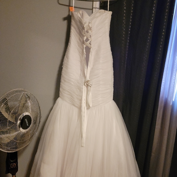 Wedding dress - Picture 3 of 5